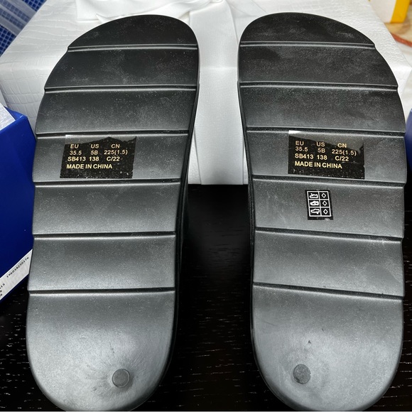 Stuart Weitzman Pearl Buckle Slide - Picture 5 of 8